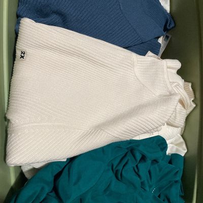 Sale Photo Thumbnail #85: Most sizes 1X-3x
No lid on tote
Many more tops not pictured