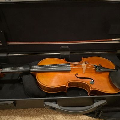 Sale Photo Thumbnail #43: Model #SV600ST4/4
Serial #60044-420
Total cost was $2,900 and was purchased in 2019 and only used 2 years
Has been brought back to Schmitt Music where it was purchased for a tune up and has not been used since
Comes with a good case as well
This is a qual