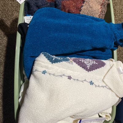 Sale Photo Thumbnail #83: Most sizes 1X-3x
No lid on tote
Many more tops not pictured