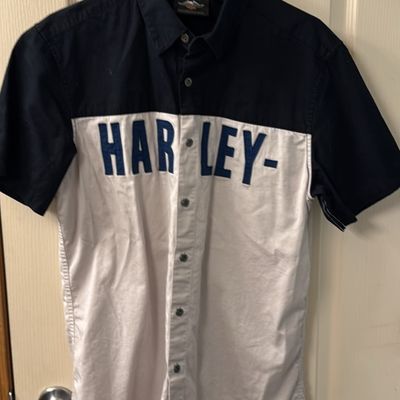 Sale Photo Thumbnail #68: Only worn a couple of time. Men’s size Medium. In great condition. No stains, rips or tears.