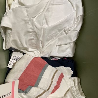 Sale Photo Thumbnail #88: Most sizes 1X-3x
No lid on tote
Many more tops not pictured
