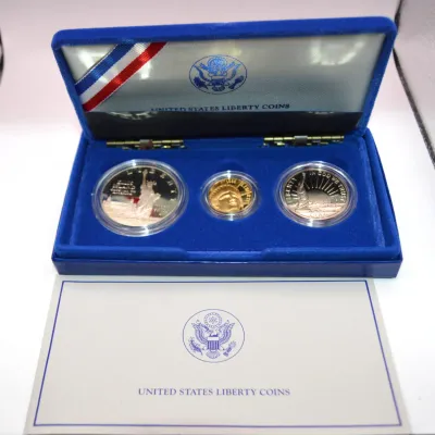 US Liberty Coins with gold Coin
