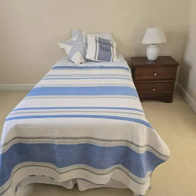 Twin Simmons Mattress With Nautica Sheets 