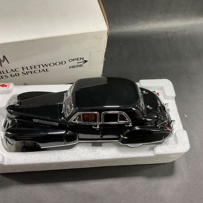 -99- 1:24 SCALE | 1941 Cadillac Fleetwood Series 60 Special | Danbury Mint | Damage