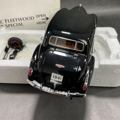 -99- 1:24 SCALE | 1941 Cadillac Fleetwood Series 60 Special | Danbury Mint | Damage