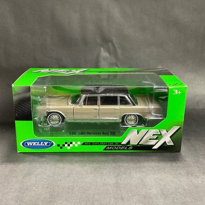 -162- 1:24 SCALE | 1963 Mercedes Benz 600