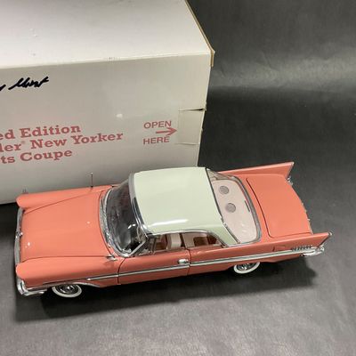 -151- 1:24 SCALE | Limited Edition 1957 Chrysler New Yorker Sports Coupe | Danbury Mint