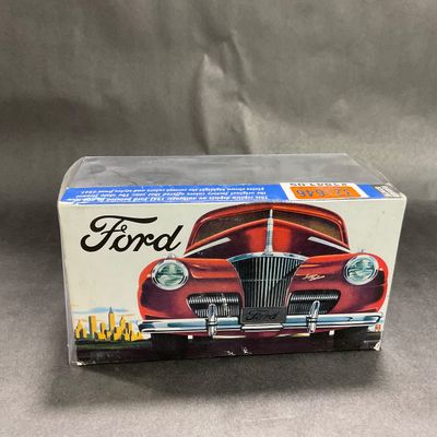 -122- 1:43 SCALE | 1941 Ford Two Door Sedan