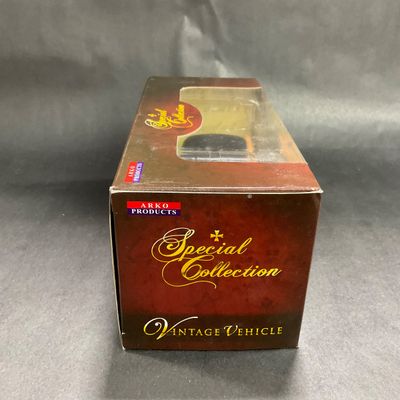 -108- 1:48 SCALE | 1954 Ford Custom Line