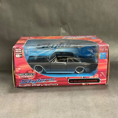 -145- 1:26 SCALE | 1966 Lincoln Continental