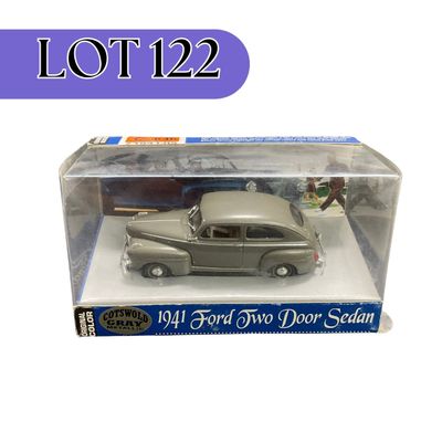 -122- 1:43 SCALE | 1941 Ford Two Door Sedan