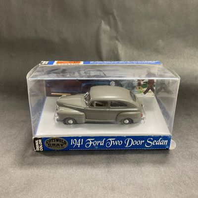 -122- 1:43 SCALE | 1941 Ford Two Door Sedan