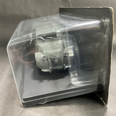 -85- 1:24 SCALE | Citroen 2CV