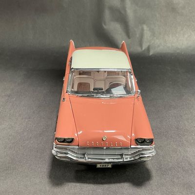 -151- 1:24 SCALE | Limited Edition 1957 Chrysler New Yorker Sports Coupe | Danbury Mint