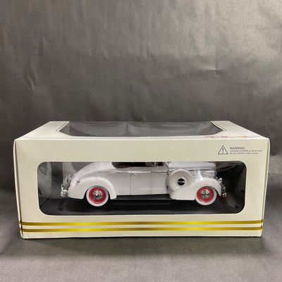 -110- 1:18 SCALE | 1938 Buick Century Convertible Coupe