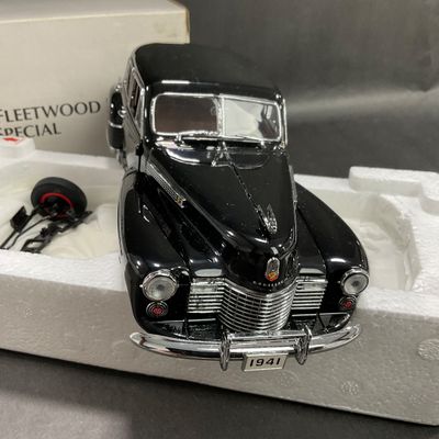 -99- 1:24 SCALE | 1941 Cadillac Fleetwood Series 60 Special | Danbury Mint | Damage
