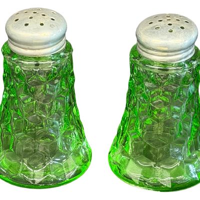 Vintage JEANETTE Uranium Green Depression Glass Salt & Pepper Shaker Set