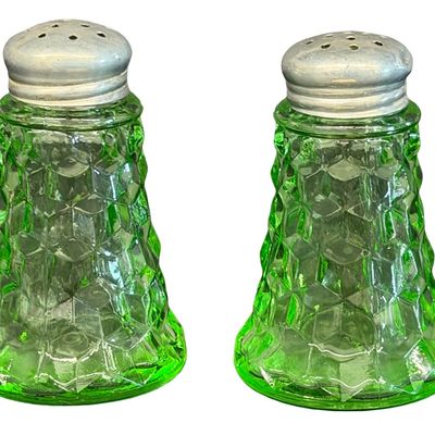 Vintage JEANETTE Uranium Green Depression Glass Salt & Pepper Shaker Set