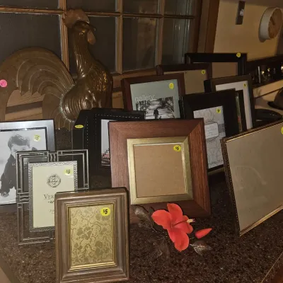 Sale Photo Thumbnail #63: Lots of frames