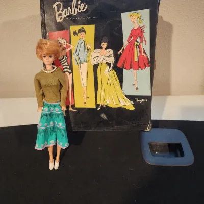 Vintage 1960s Barbie Doll & Vinyl Case Lot W/ Clothes Accessories American Airlines Bubble Cut Midge Doll Rare