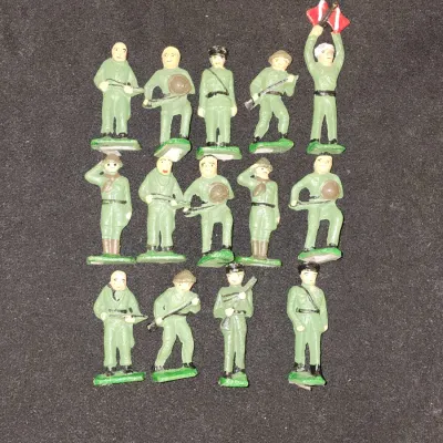 Vintage 1930s Cast Metal Toy Soldiers Lot Slotted Base WWII Infantry