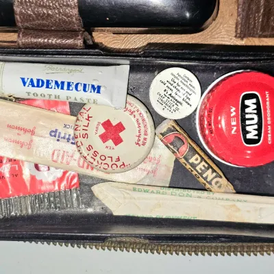 Vintage Gilette Travel Razor Kit w/ Extras