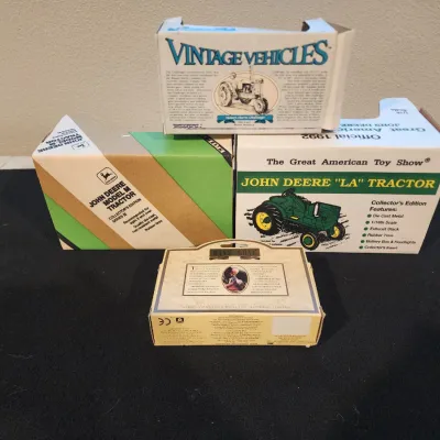 Vintage Old Stock John Deere Tractor & ERTL 540 Tractors Diecast Lot: ERTL 1/16 Tractors Lledo Greyhound Bus