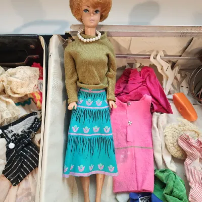 Vintage 1960s Barbie Doll & Vinyl Case Lot W/ Clothes Accessories American Airlines Bubble Cut Midge Doll Rare