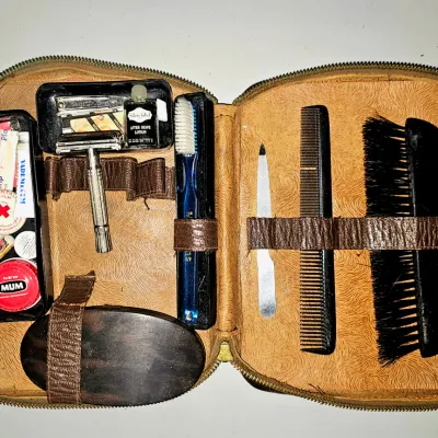 Vintage Gilette Travel Razor Kit w/ Extras