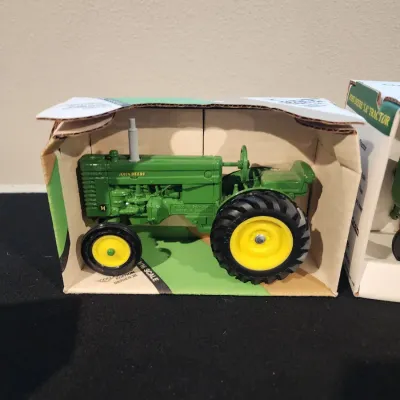Vintage Old Stock John Deere Tractor & ERTL 540 Tractors Diecast Lot: ERTL 1/16 Tractors Lledo Greyhound Bus
