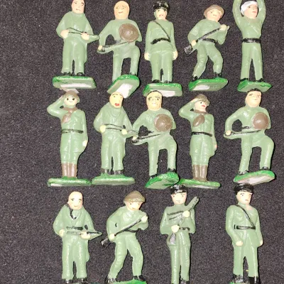 Vintage 1930s Cast Metal Toy Soldiers Lot Slotted Base WWII Infantry