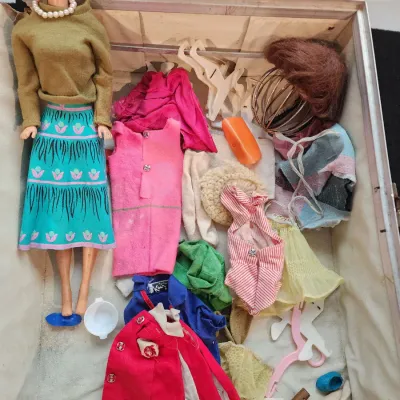 Vintage 1960s Barbie Doll & Vinyl Case Lot W/ Clothes Accessories American Airlines Bubble Cut Midge Doll Rare