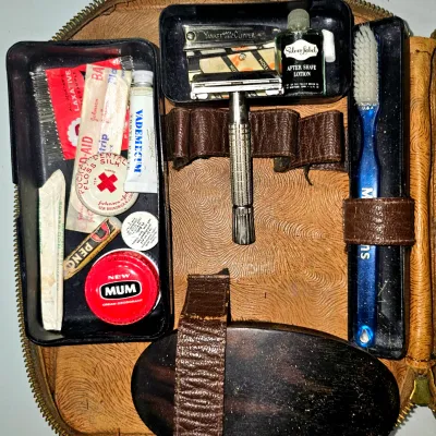 Vintage Gilette Travel Razor Kit w/ Extras