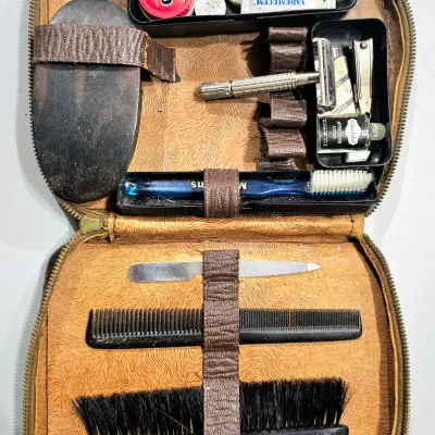 Vintage Gilette Travel Razor Kit w/ Extras