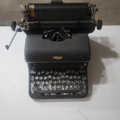Antique 1940s Royal KMM Desktop Manual Typewriter Black Crinkle Finish