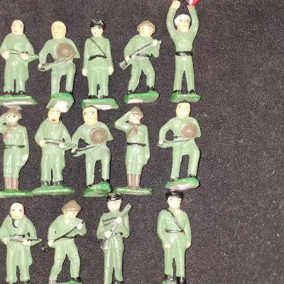 Vintage 1930s Cast Metal Toy Soldiers Lot Slotted Base WWII Infantry