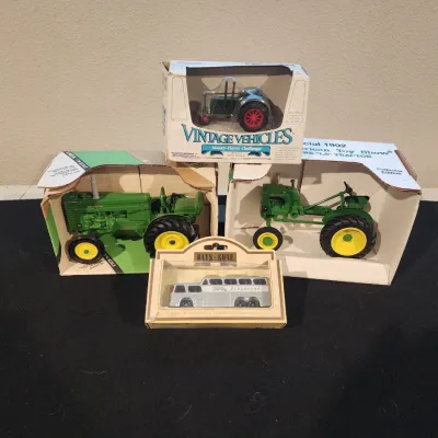 Vintage Old Stock John Deere Tractor & ERTL 540 Tractors Diecast Lot: ERTL 1/16 Tractors Lledo Greyhound Bus