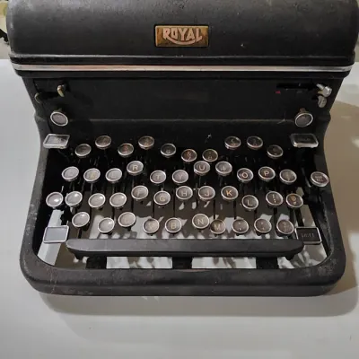 Antique 1940s Royal KMM Desktop Manual Typewriter Black Crinkle Finish