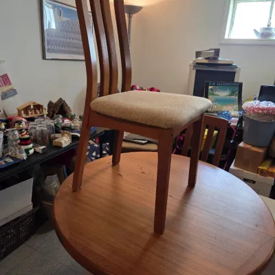 Table 6 chairs