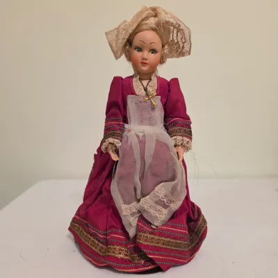 Collection of International Dolls (B3-JS)
