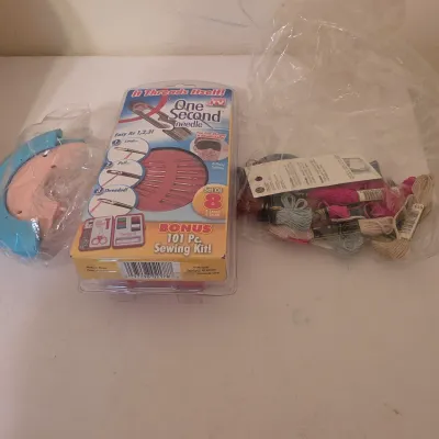 Singer Athena 2000 Electronic Sewing Machine & Accessories (B3-JS)