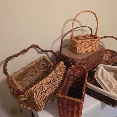 Collection of Wicker & Woven Style Baskets (B3-JS)