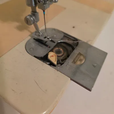 Singer Athena 2000 Electronic Sewing Machine & Accessories (B3-JS)