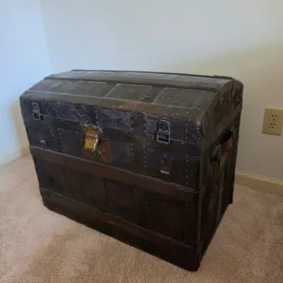 Vintage Iron Bound Wood Steamer Trunk (B2-JS)