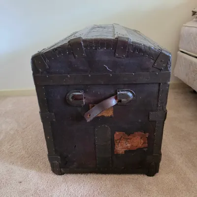 Vintage Iron Bound Wood Steamer Trunk (B2-JS)
