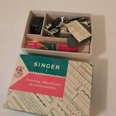 Singer Athena 2000 Electronic Sewing Machine & Accessories (B3-JS)