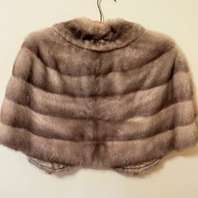 Genuine Silver Fox Fur Collar & Blue Mink Fur Capelet (B3-KA)