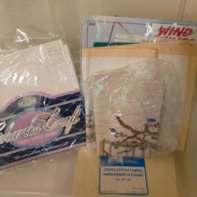 Singer Athena 2000 Electronic Sewing Machine & Accessories (B3-JS)