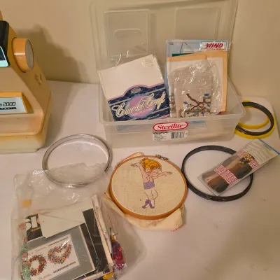Singer Athena 2000 Electronic Sewing Machine & Accessories (B3-JS)