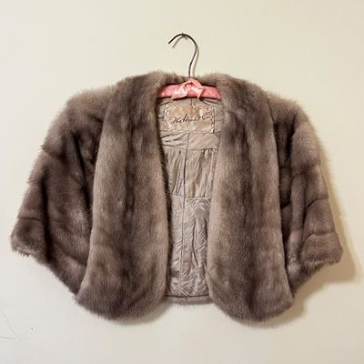 Genuine Silver Fox Fur Collar & Blue Mink Fur Capelet (B3-KA)